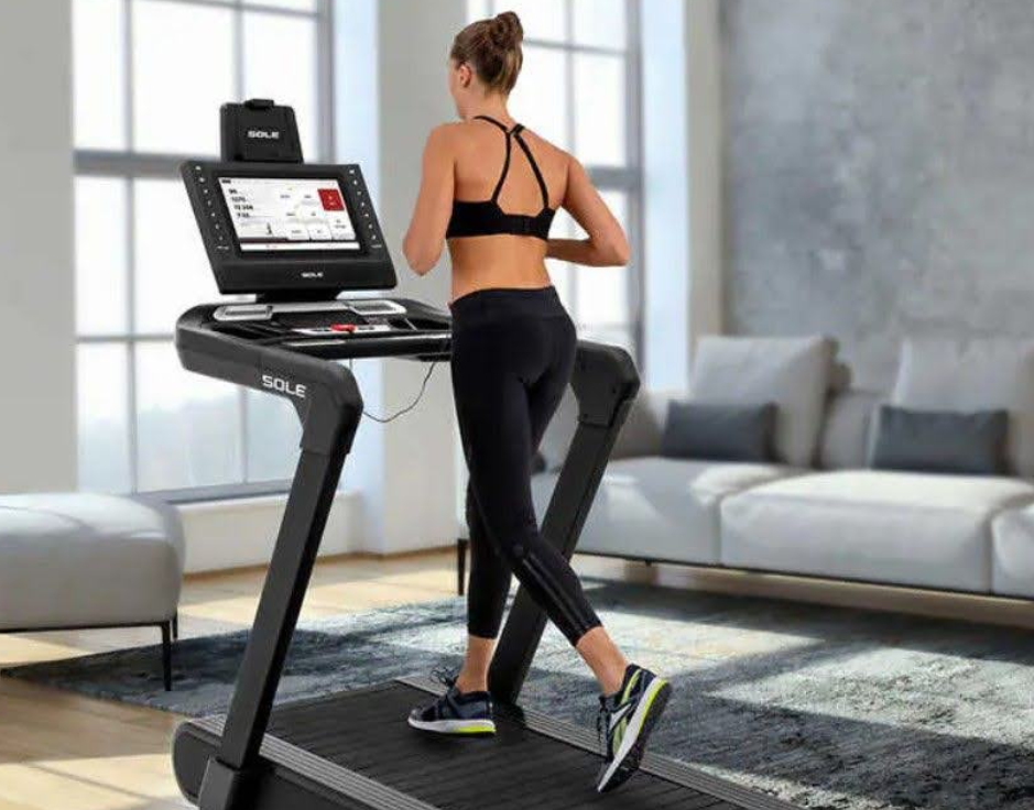 Low impact running machine outlet