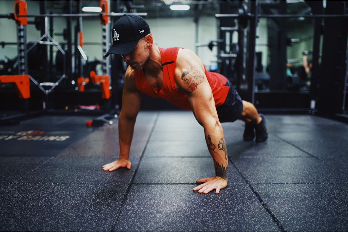 Diamond vs Regular Pushups: Difficulty, Differences & Muscles Worked