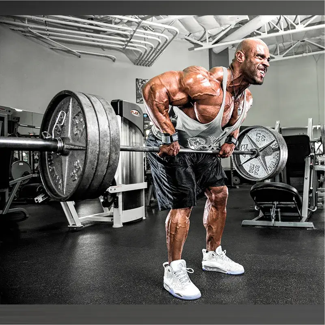 T-Bar Row vs Barbell Row: Difficulty, Benefits & Muscles Worked
