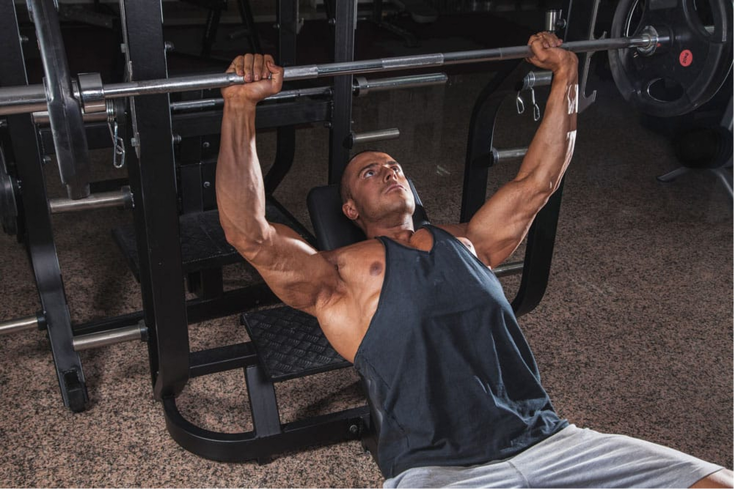 Incline Bench Press vs Flat: Difficulty, Differences & Muscles Worked