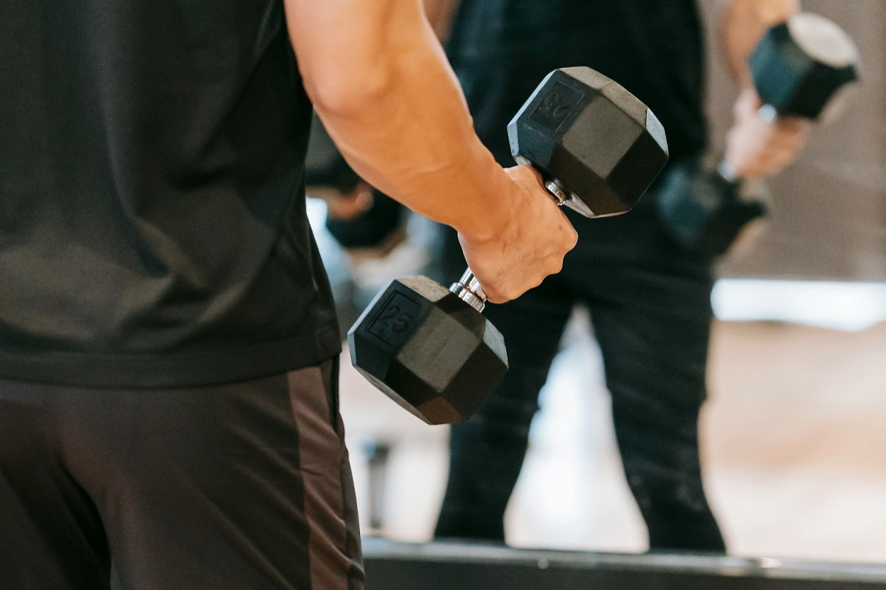 Single vs Double Bicep Curls: Differences & Effectiveness Explained