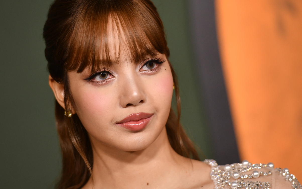 Lisa (Blackpink) Workout & Diet Plan